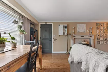 Kitchen Island Photo of 9448 Coote Street, Chilliwack, BC