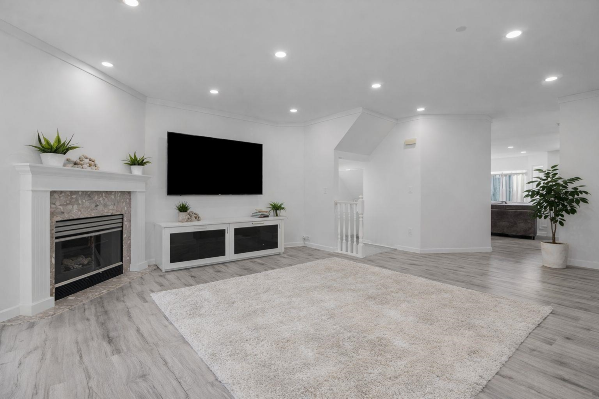 Living Room Photo of 39 7955 122 Street, Surrey, BC