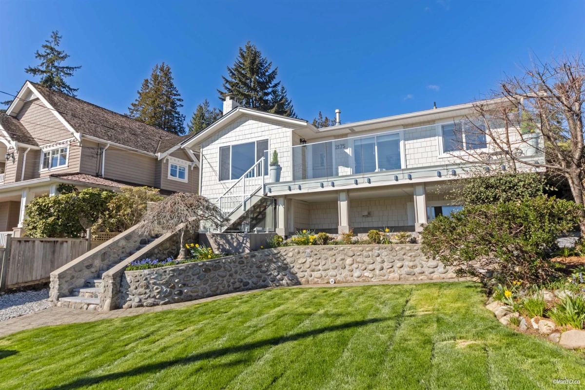 Family Room Photo of 2175 Lawson Avenue, West Vancouver, BC