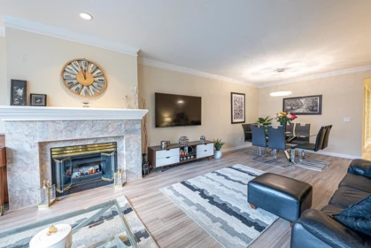 Kitchen Photo of 206 3151 Woodbine Drive, North Vancouver, BC