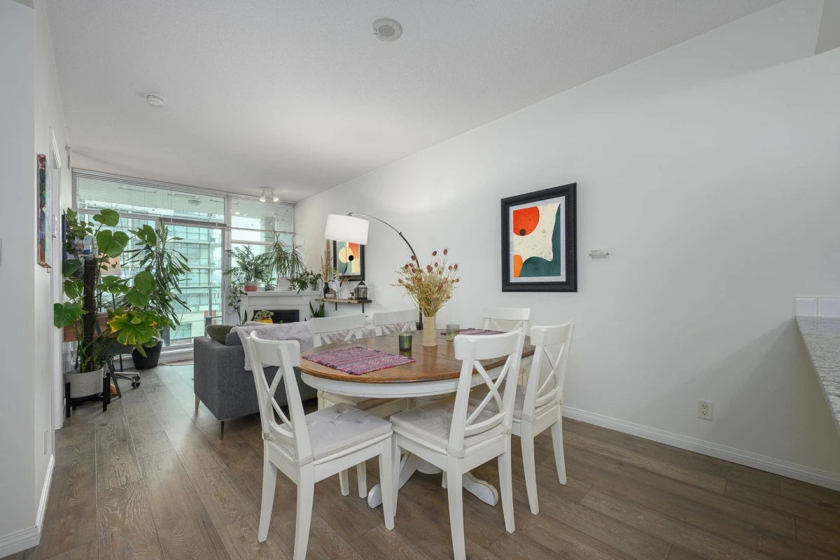 Dining Area Photo of 405 168 E Esplanade, North Vancouver, BC