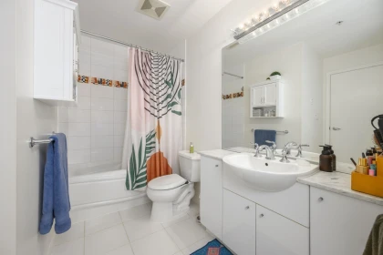 Guest Bathroom Photo of 405 168 E Esplanade, North Vancouver, BC