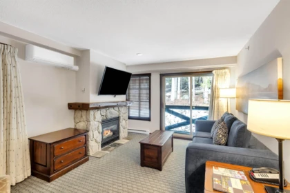 424 4899 Painted Cliff Road, Whistler, BC, Whistler — Apartment/Condo for sale