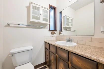 Guest Bathroom Photo of 14237 69 Avenue, Surrey, BC