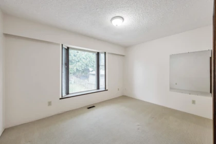 Powder Room Photo of 14237 69 Avenue, Surrey, BC