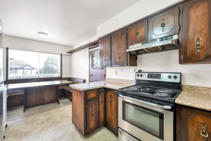Walk-In Closet Photo of 14237 69 Avenue, Surrey, BC
