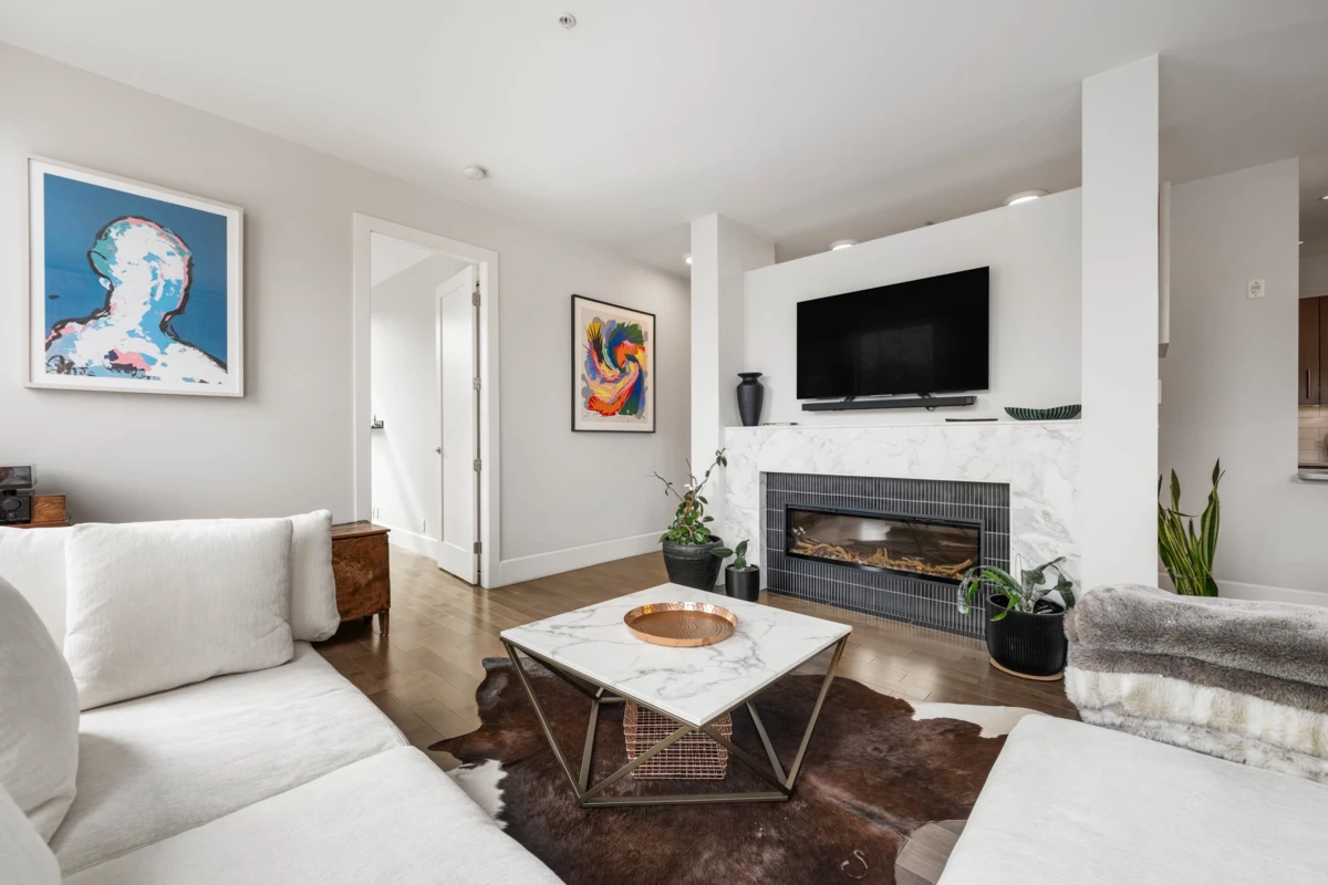 Living Room Photo of 204 2108 W 12th Avenue, Vancouver, BC