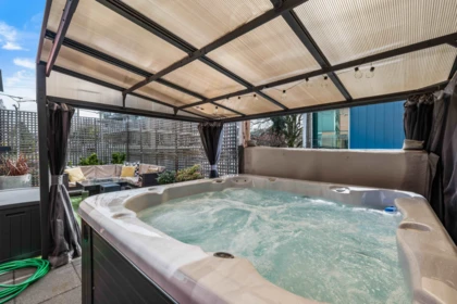 Hot Tub / Spa Photo of 204 2108 W 12th Avenue, Vancouver, BC
