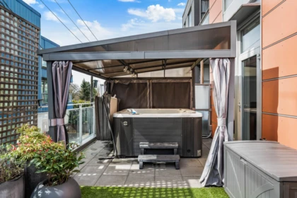 Swimming Pool Photo of 204 2108 W 12th Avenue, Vancouver, BC