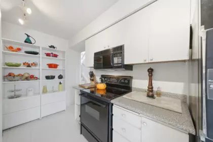 Laundry Room Photo of 533 666 Leg In Boot Square, Vancouver, BC