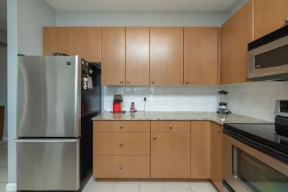 Kitchen Photo of 430 15380 102a Avenue, Surrey, BC