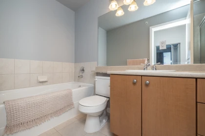 Primary Bathroom Photo of 430 15380 102a Avenue, Surrey, BC