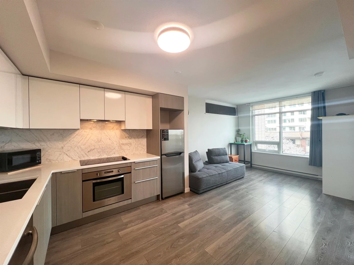 Living Room Photo of 401 6461 Telford Avenue, Burnaby, BC