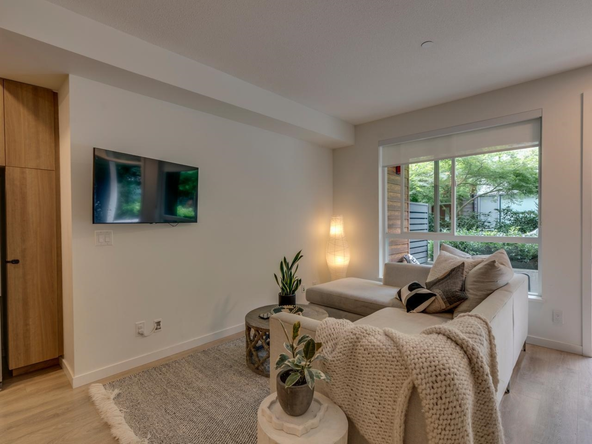 Dining Area Photo of 8 533 E 3rd Street, North Vancouver, BC