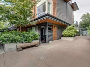 Hot Tub / Spa Photo of 8 533 E 3rd Street, North Vancouver, BC
