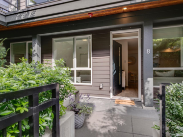 Outdoor Deck Photo of 8 533 E 3rd Street, North Vancouver, BC