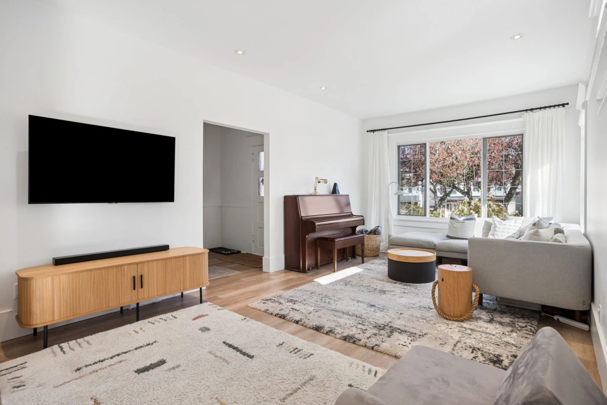 Dining Area Photo of 494 E 18th Avenue, Vancouver, BC