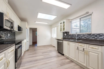 Kitchen Island Photo of 760 Grover Avenue, Coquitlam, BC