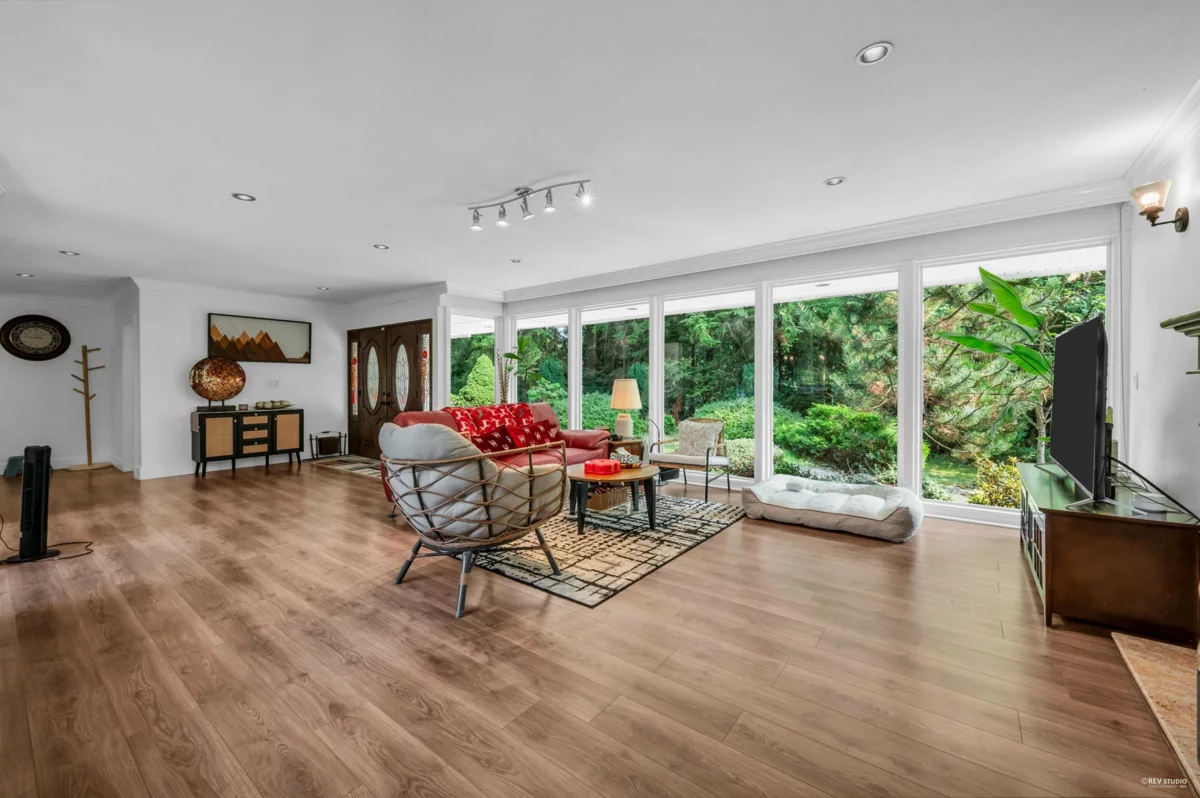 Family Room Photo of 341 Rabbit Lane, West Vancouver, BC