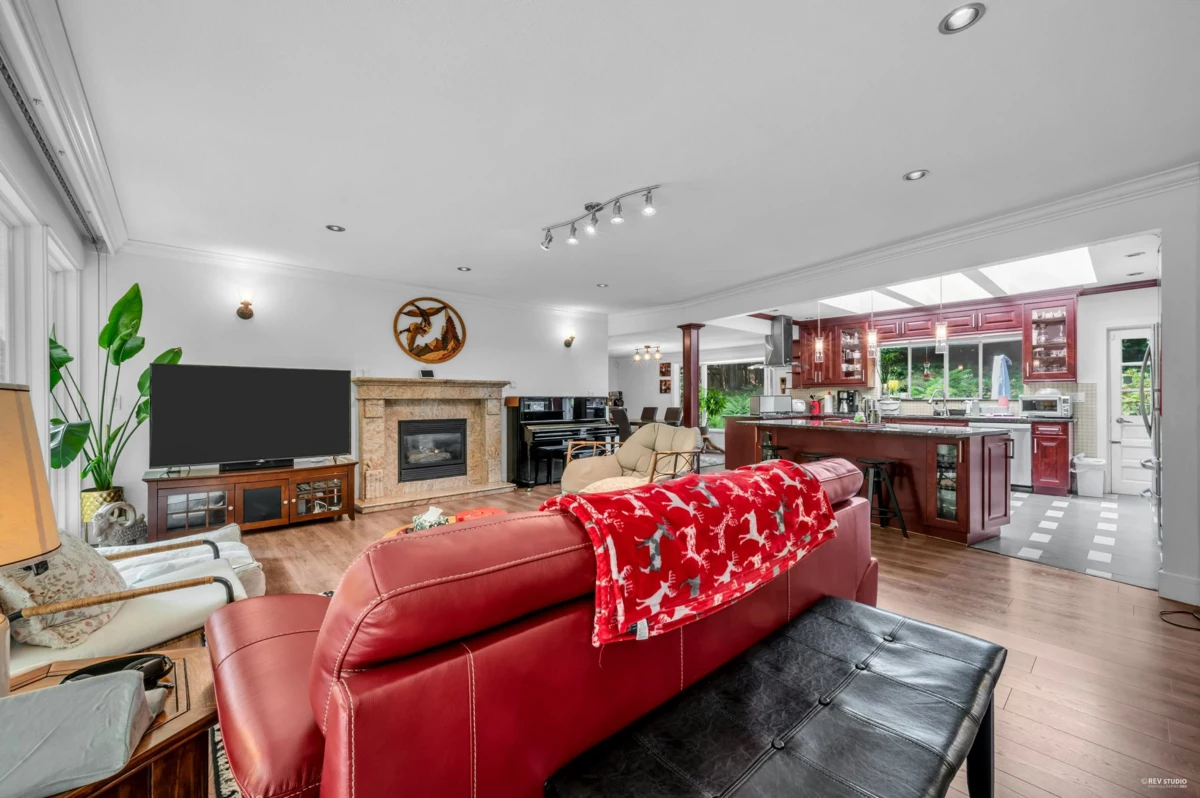 Living Room Photo of 341 Rabbit Lane, West Vancouver, BC