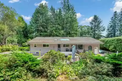 Garden / Landscaping Photo of 341 Rabbit Lane, West Vancouver, BC