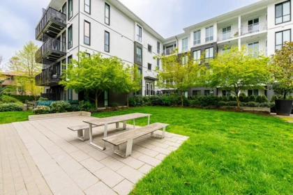 Front Yard Photo of 202 14968 101a Avenue, Surrey, BC