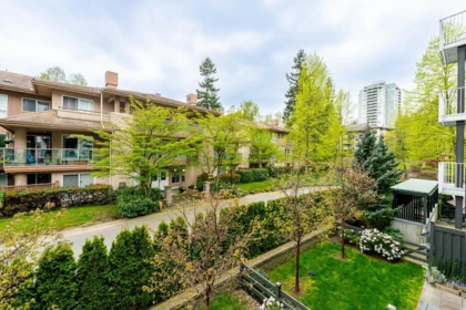 Garden / Landscaping Photo of 202 14968 101a Avenue, Surrey, BC