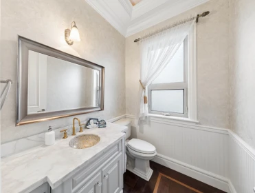 Hallway Photo of 3587 W 38th Avenue, Vancouver, BC