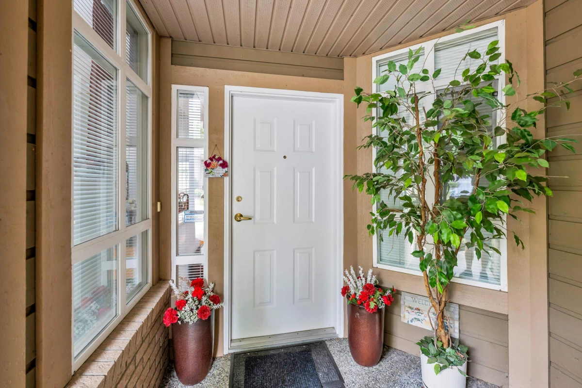 Family Room Photo of 7 15168 22 Avenue, Surrey, BC
