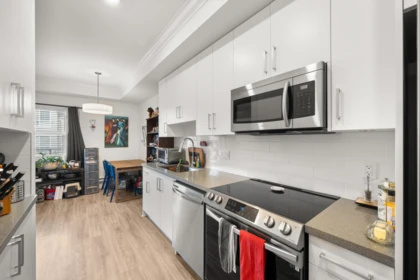 Hallway Photo of 206 2389 Hawthorne Avenue, Port Coquitlam, BC