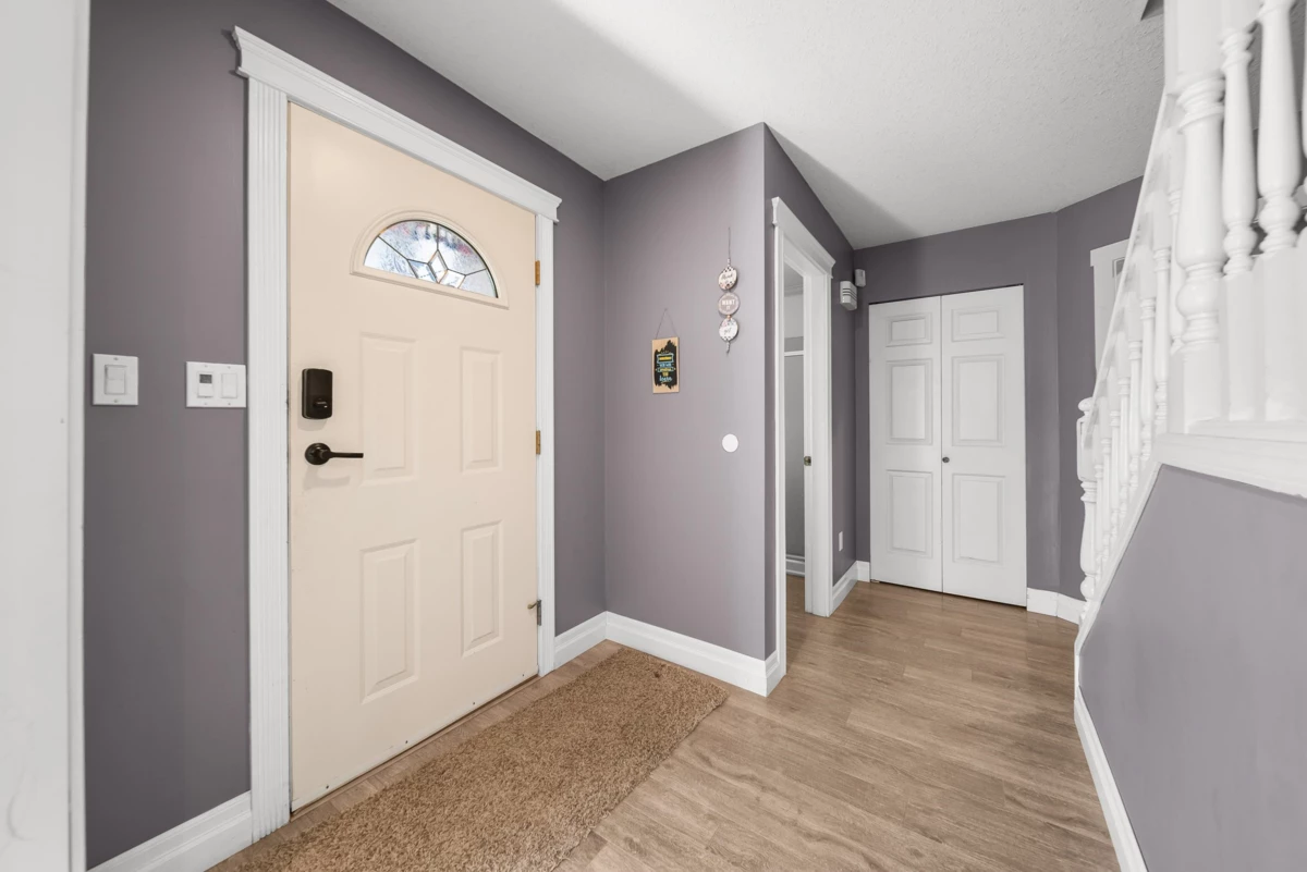 Living Room Photo of 32507 Qualicum Place, Abbotsford, BC