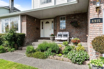 6915 Coach Lamp Drive, Chilliwack, BC, Chilliwack — Single Family Residence for sale