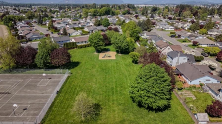 Garden / Landscaping Photo of 6915 Coach Lamp Drive, Chilliwack, BC