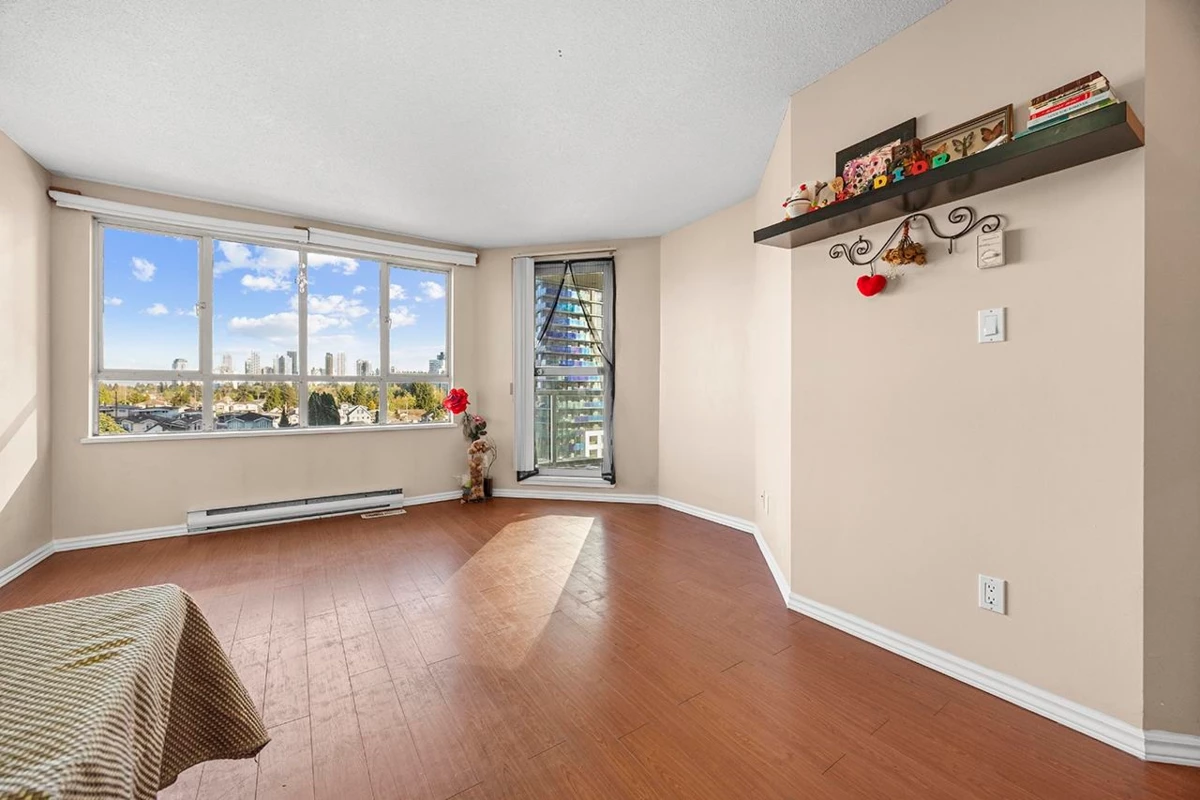 Family Room Photo of 910 3489 Ascot Place, Vancouver, BC