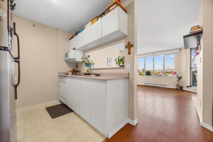 Kitchen Island Photo of 910 3489 Ascot Place, Vancouver, BC