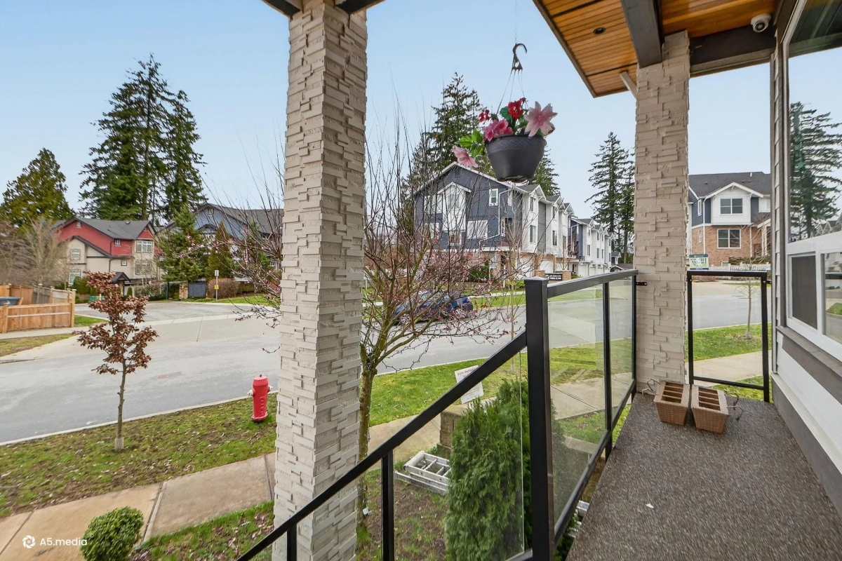 Family Room Photo of 14298 62 Avenue, Surrey, BC
