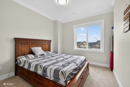 Hallway Photo of 14298 62 Avenue, Surrey, BC