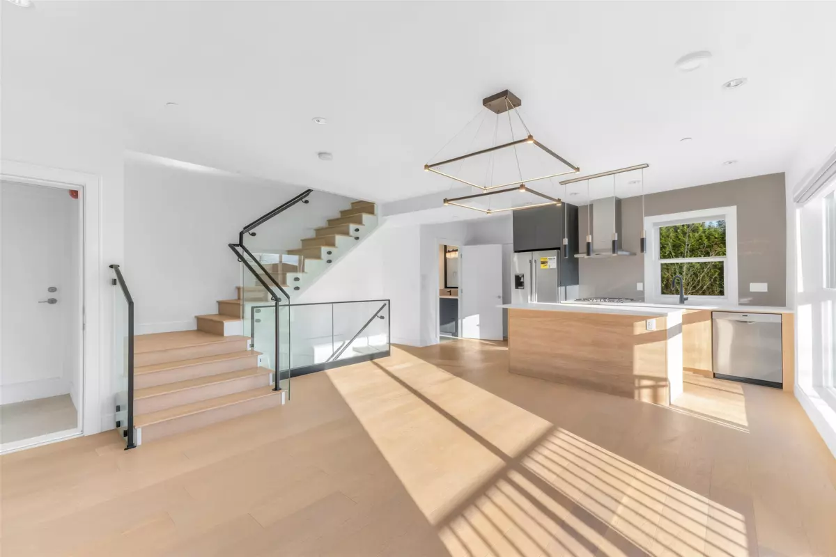Living Room Photo of 7359 Oak Street, Vancouver, BC