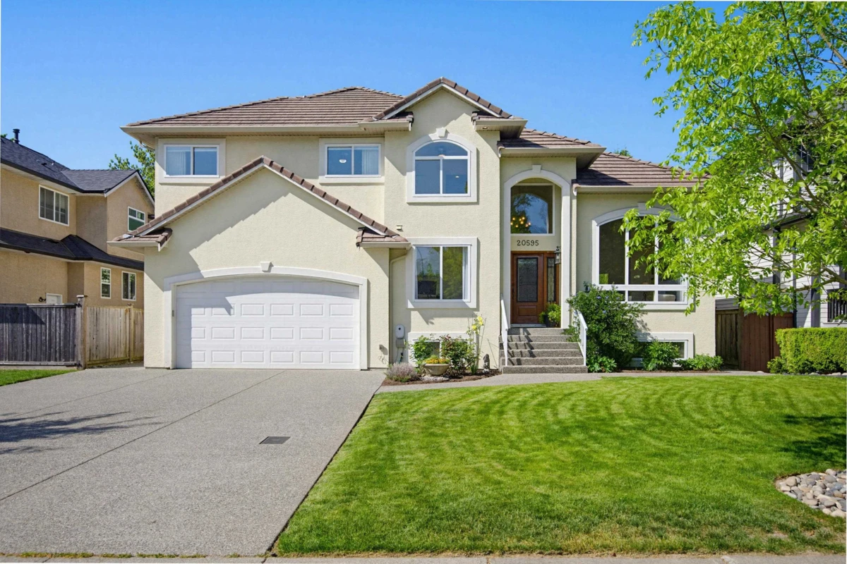 Living Room Photo of 20595 97b Avenue, Langley, BC