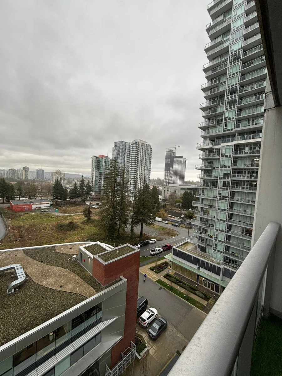 Living Room Photo of 1103 13325 102a Avenue, Surrey, BC