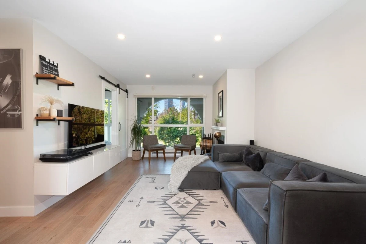 Living Room Photo of 101 1166 W 6th Avenue, Vancouver, BC