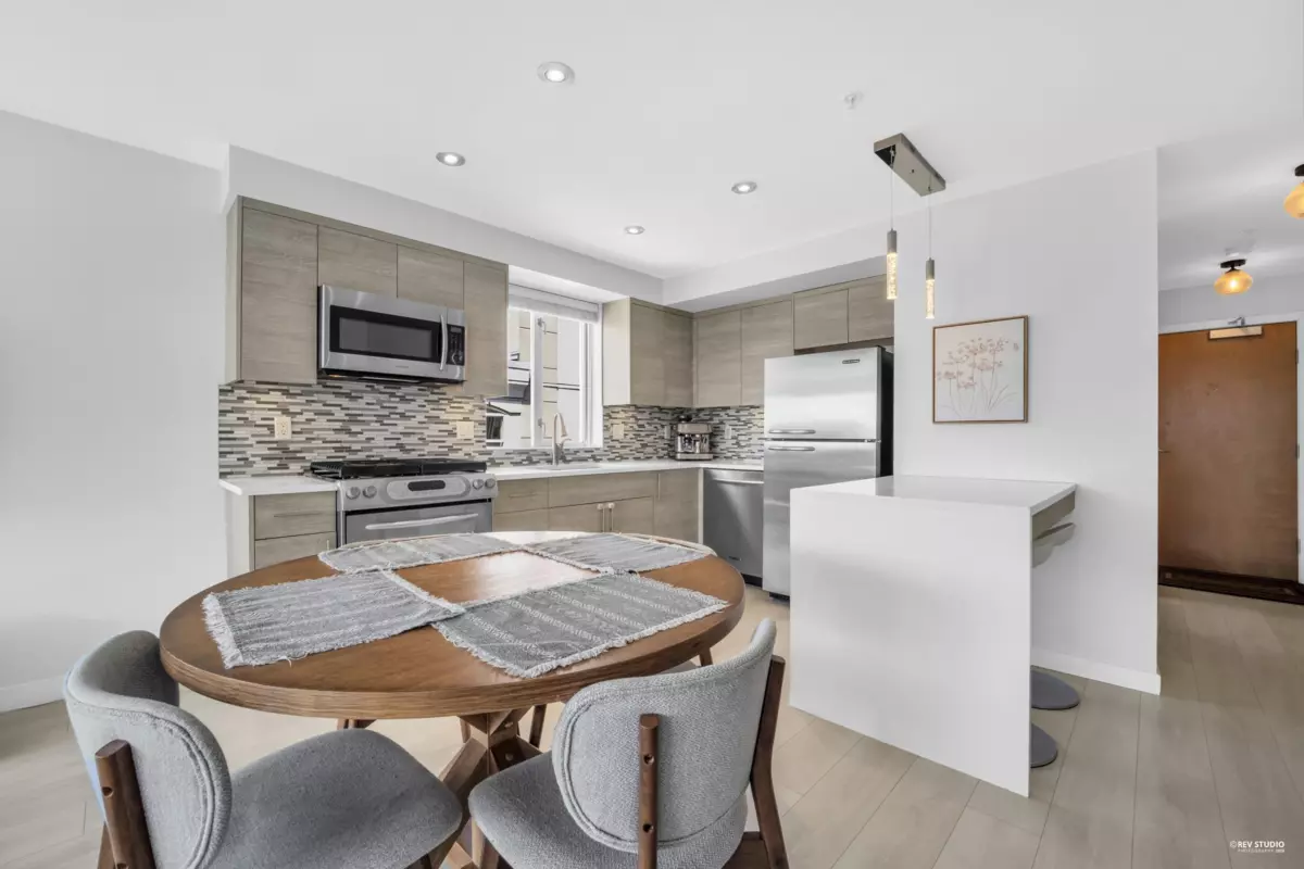 Dining Area Photo of 401 122 E 3rd Street, North Vancouver, BC