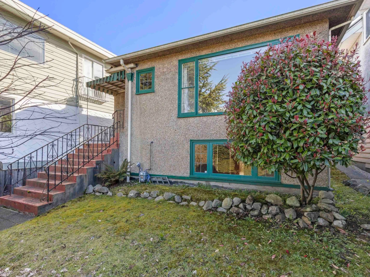 Family Room Photo of 3910 W 10th Avenue, Vancouver, BC