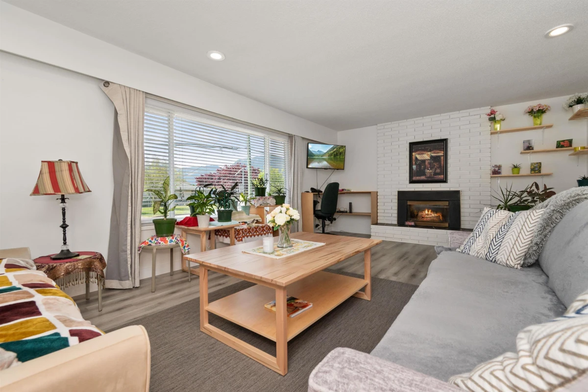 Living Room Photo of 1550 Vimy Road, Agassiz, BC