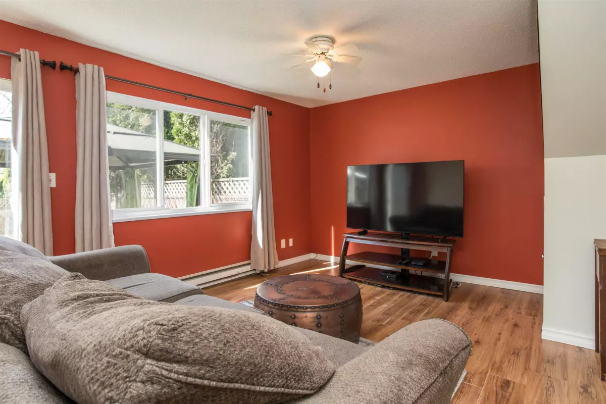 Dining Area Photo of 1 12101 Schmidt Crescent, Maple Ridge, BC