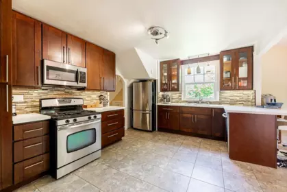 Breakfast Nook Photo of 264 W Queens Road, North Vancouver, BC