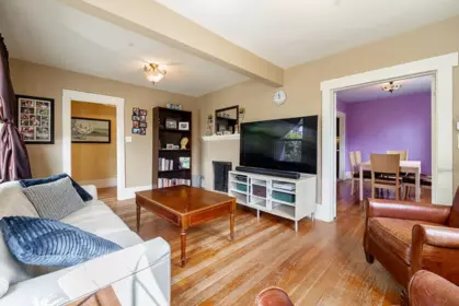 Kitchen Photo of 264 W Queens Road, North Vancouver, BC