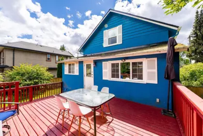 Swimming Pool Photo of 264 W Queens Road, North Vancouver, BC