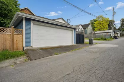Garden / Landscaping Photo of 3795 Fleming Street, Vancouver, BC