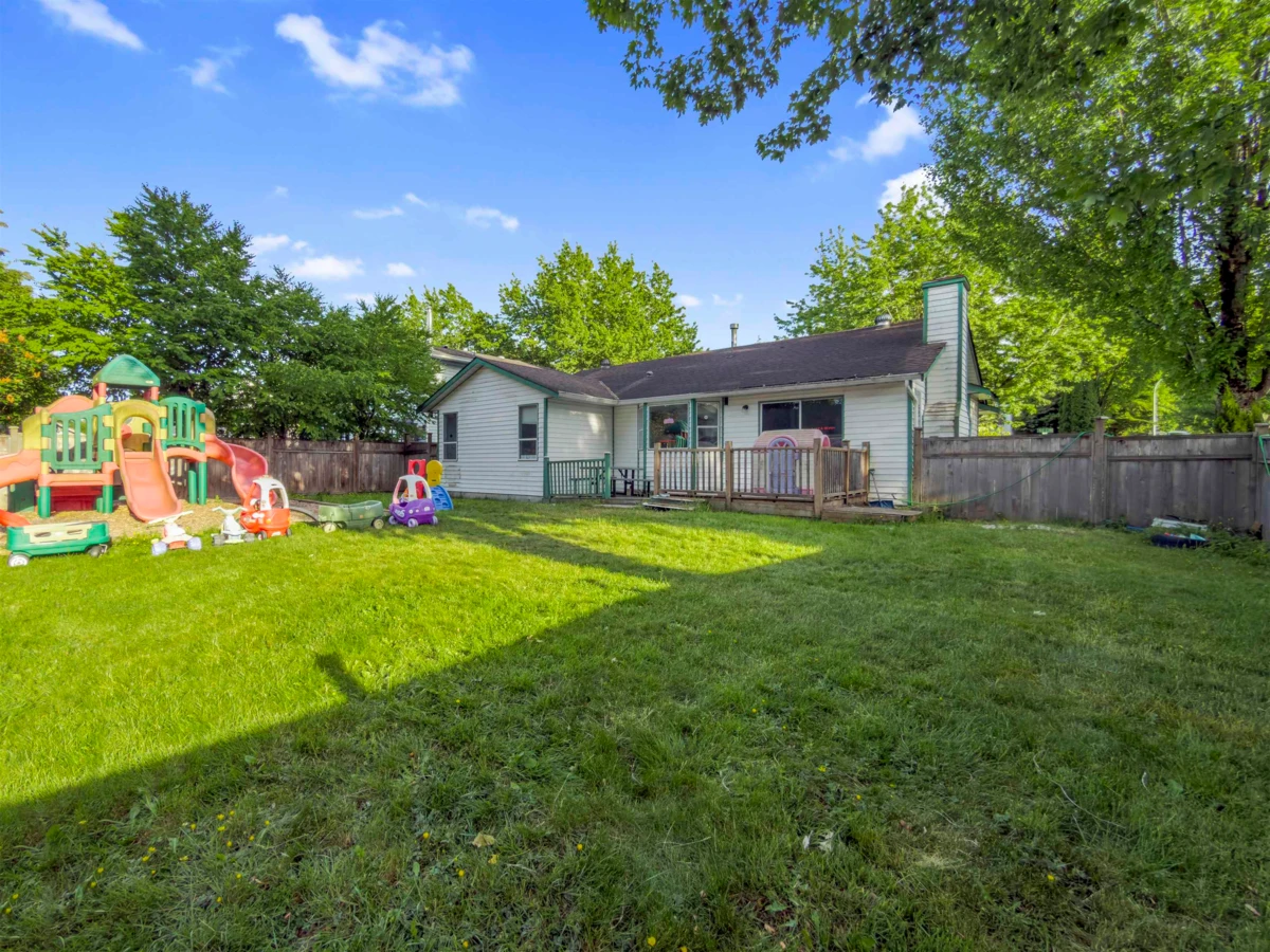 Family Room Photo of 17209 62a Ave, Surrey, BC